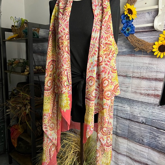 Beautiful Womens cover up - Picture 4 of 9